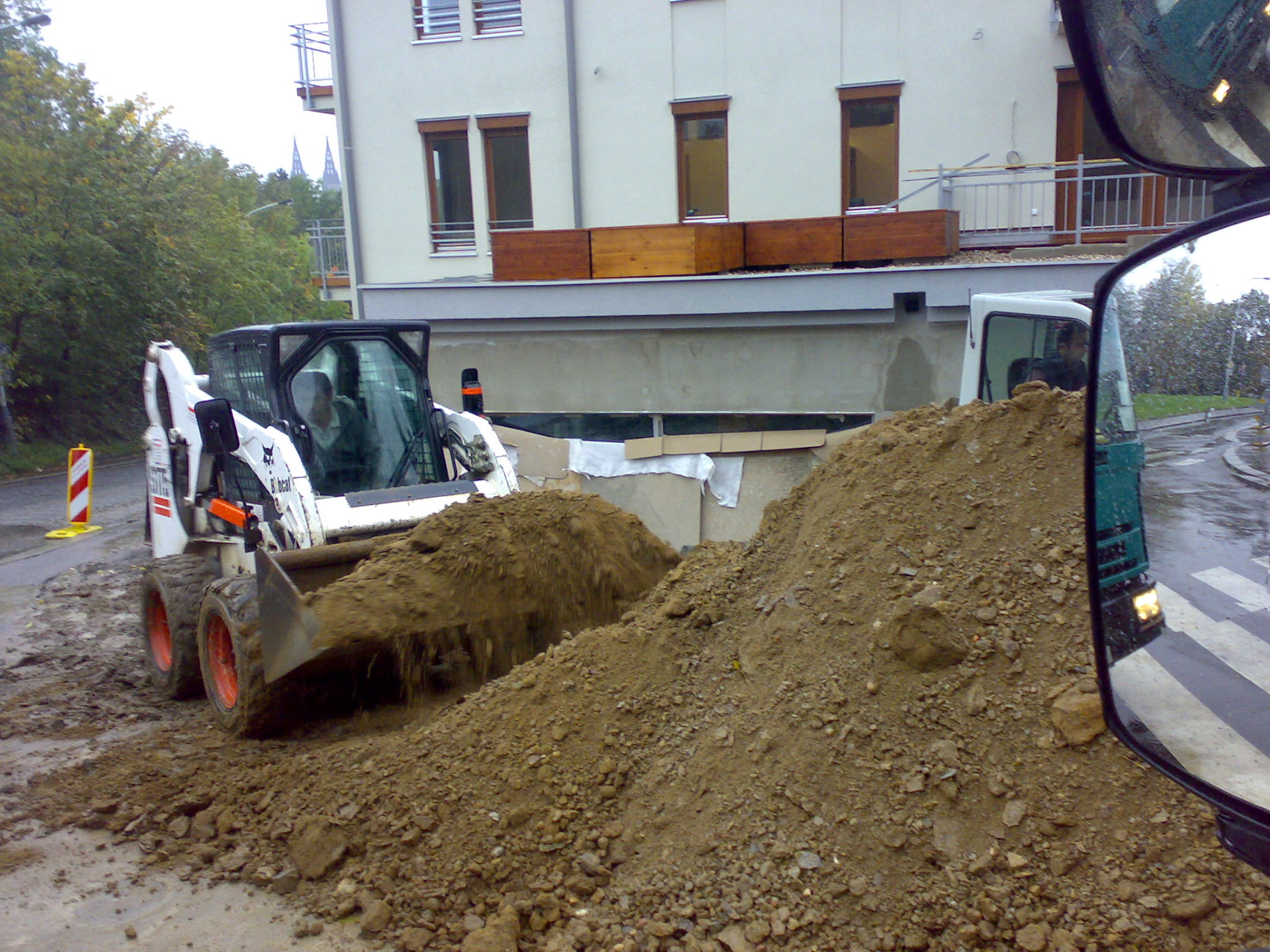 Terénní úpravy smykovým nakladačem